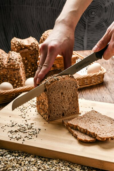 File:Bread knife.jpg